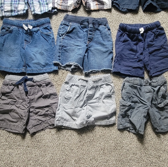 10 pairs of boys 3t shorts - Picture 3 of 3